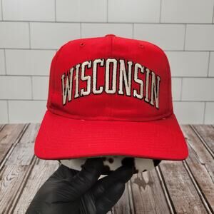 Starter Wisconsin Badgers Vintage Arch Spell Out Adjustable Snapback Hat